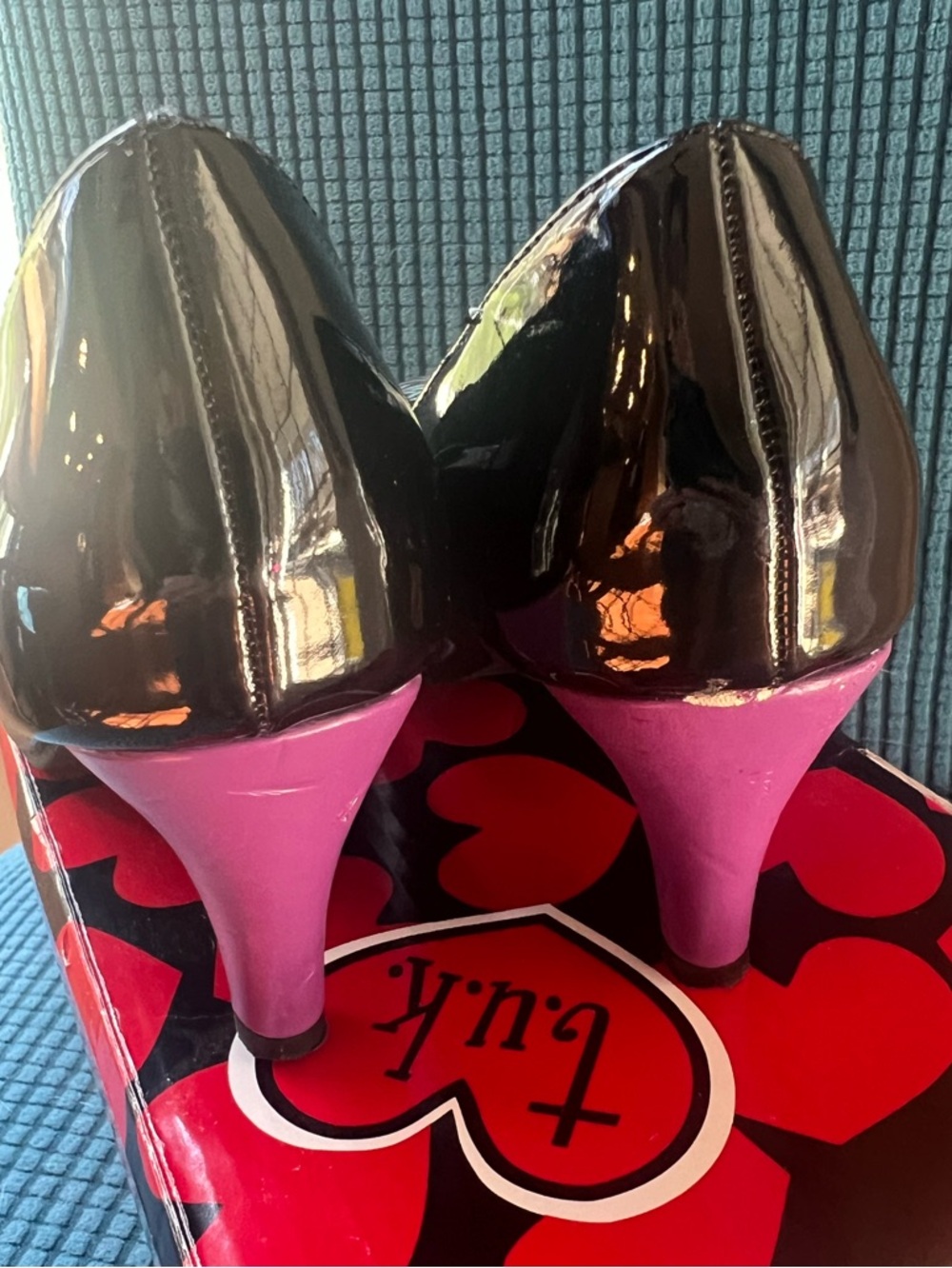 T.U.K. Peacock Print Heels Sz 7 Purple Black Pinup Rockabilly Retro NIB - Picture 11 of 11